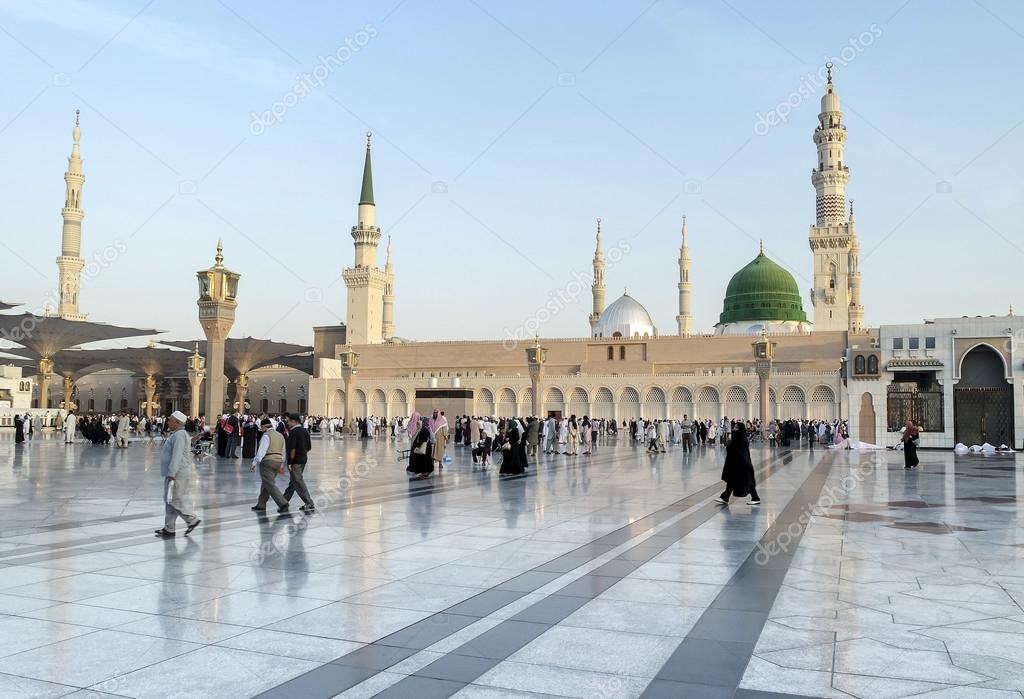 https://st2.depositphotos.com/1605259/10996/i/950/depositphotos_109963034-stock-photo-nabawi-mosque-in-the-morning.jpg