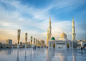 https://png.pngtree.com/thumb_back/fh260/background/20241113/pngtree-majestic-view-of-al-masjid-an-nabawi-medina-image_16589218.jpg